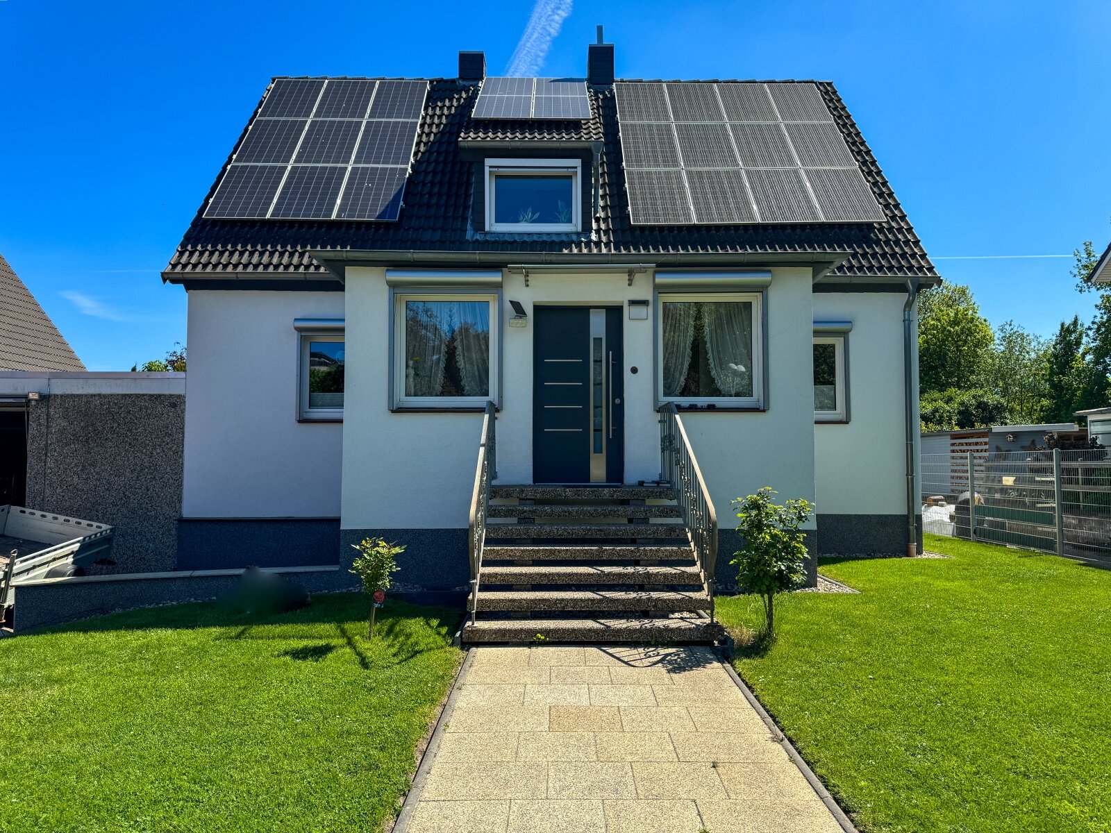 Modernisiertes EFH mit effizienter PV-Anlage – Heizung kaum benötigt Modernisiertes EFH mit effizienter PV-Anlage – Heizung kaum benötigt