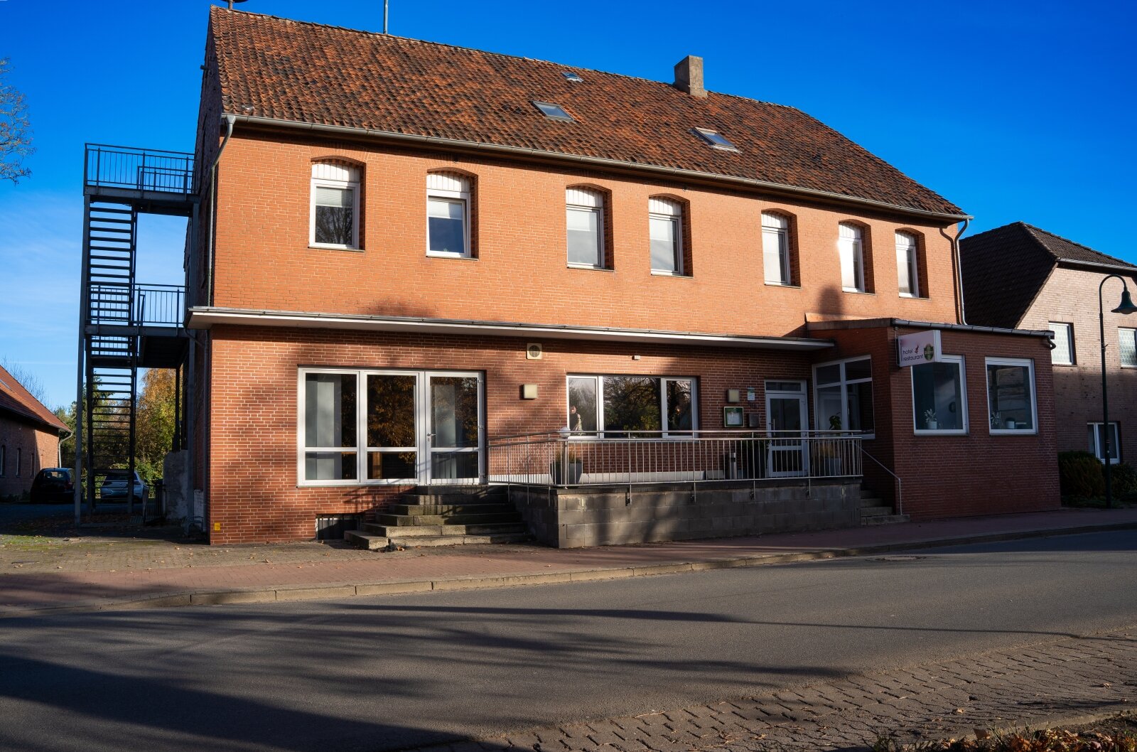 Multifunktionales Gastro- & Hotelobjekt: 8 Zimmer, Profiküche u. DG-Ausbaupotenzial Multifunktionales Gastro- & Hotelobjekt: 8 Zimmer, Profiküche u. DG-Ausbaupotenzial