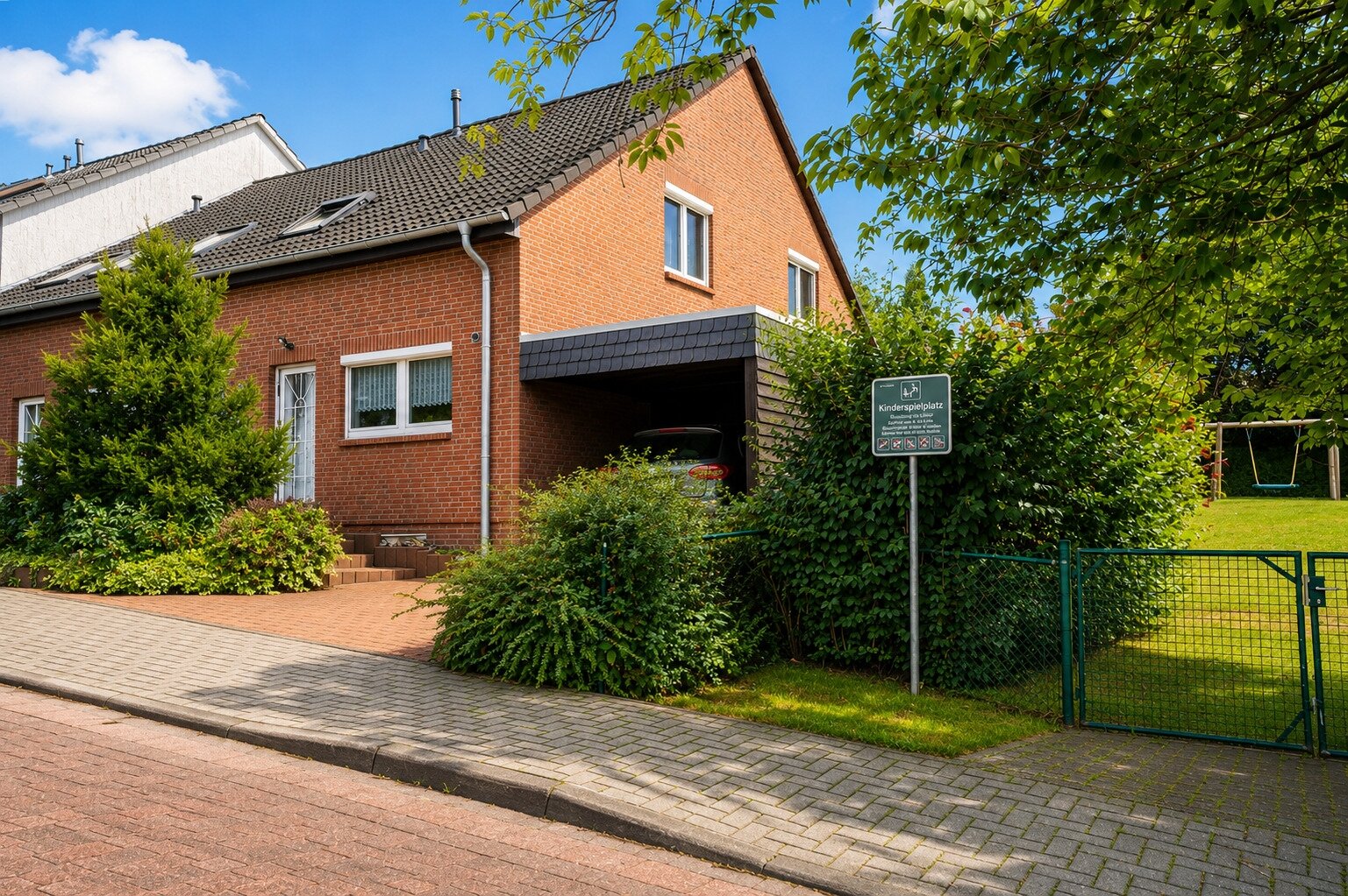 Ihr neues Zuhause in Lauenau – Reihenendhaus mit Vollkeller, Terrasse & Carport Ihr neues Zuhause in Lauenau – Reihenendhaus mit Vollkeller, Terrasse & Carport